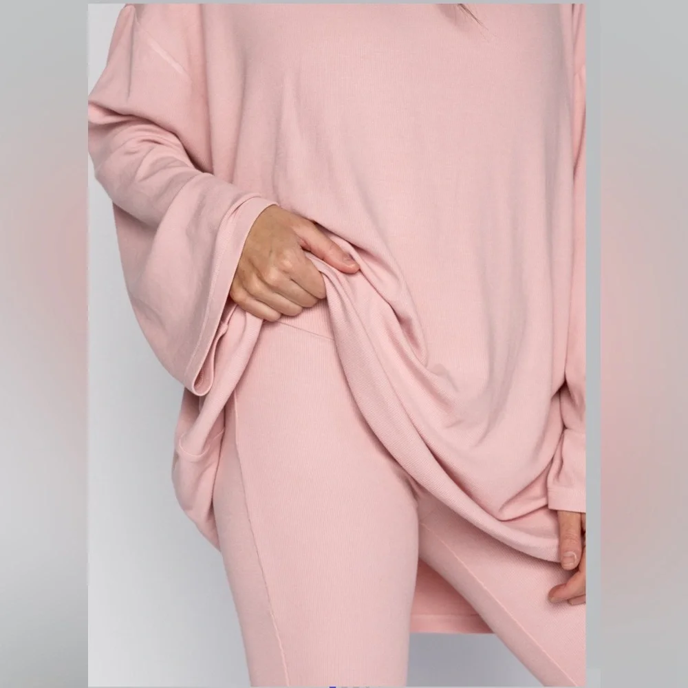 The Foxy Kind All Weekend Long Pant Set Long Sleeve
Perfect Pink
Sold Out Online - Picture 1 of 5